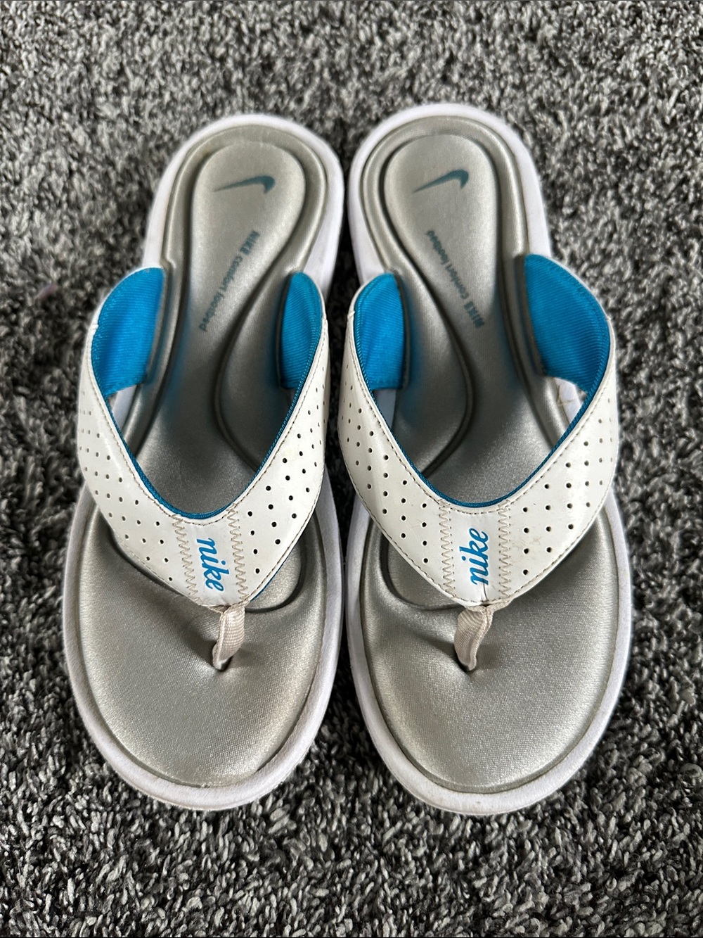 Nike White and Blue Cushioned Thong Sandals